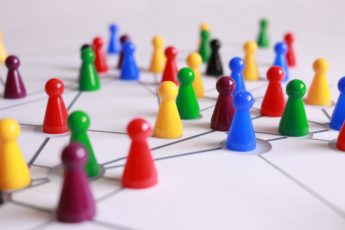 In-Housing vs Agency Outsourcing: A Marketing Manager’s Guide